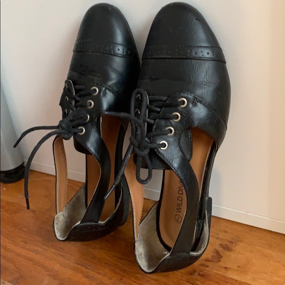 Oxford style cutout shoes size 7